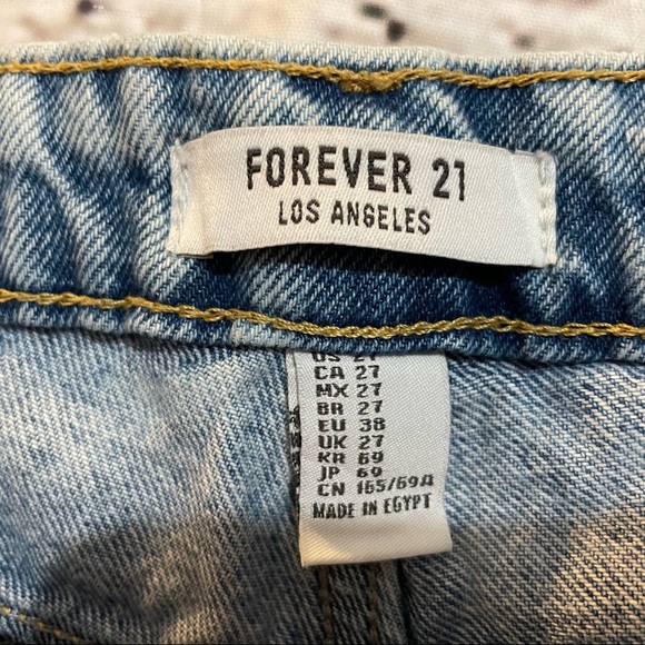 Forever 21 Distressed Boyfriend Jeans, size 27 - Picture 4 of 9